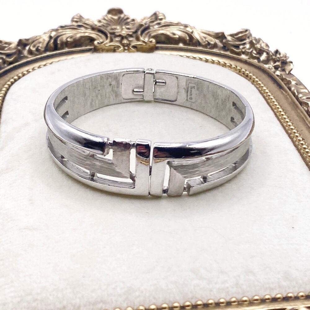 Trifari Signed Vintage Bracelet Silver Tone Size 5”